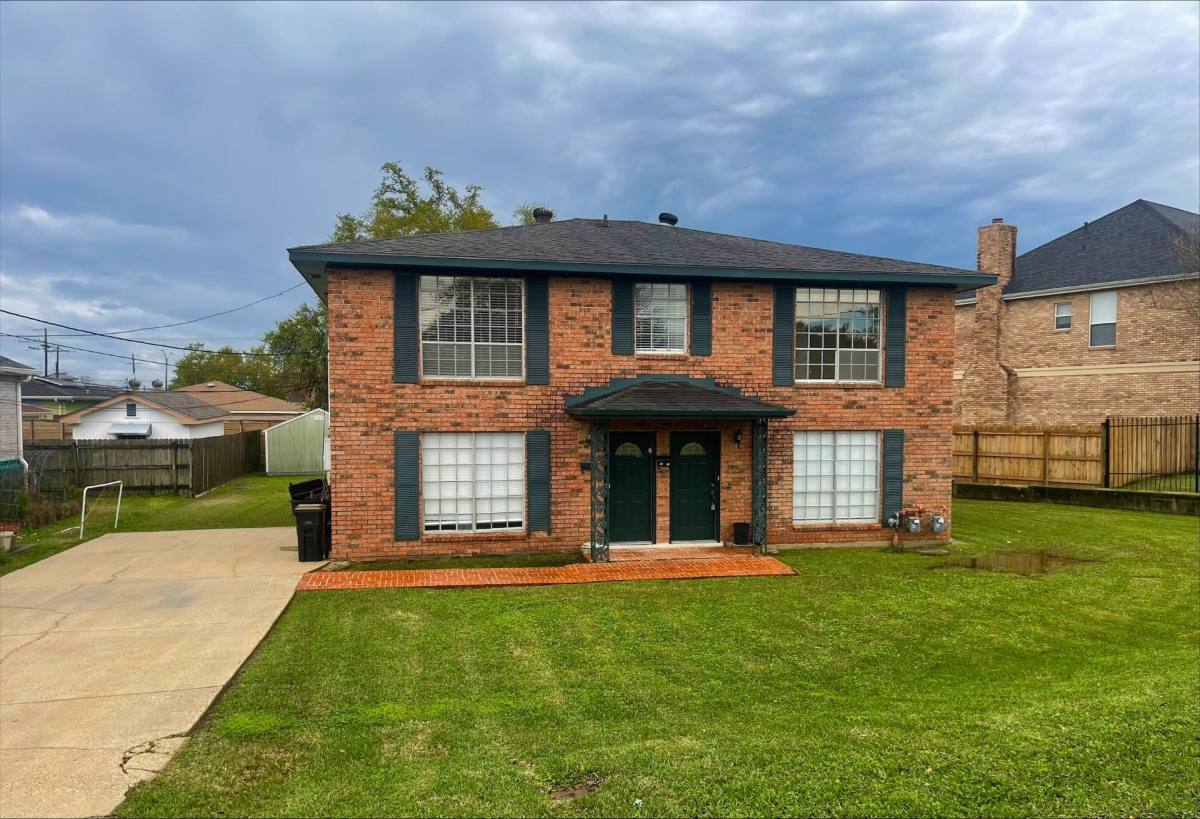 Apartment for rent at 1210-1212 Park Island Dr, New Orleans, LA 70122