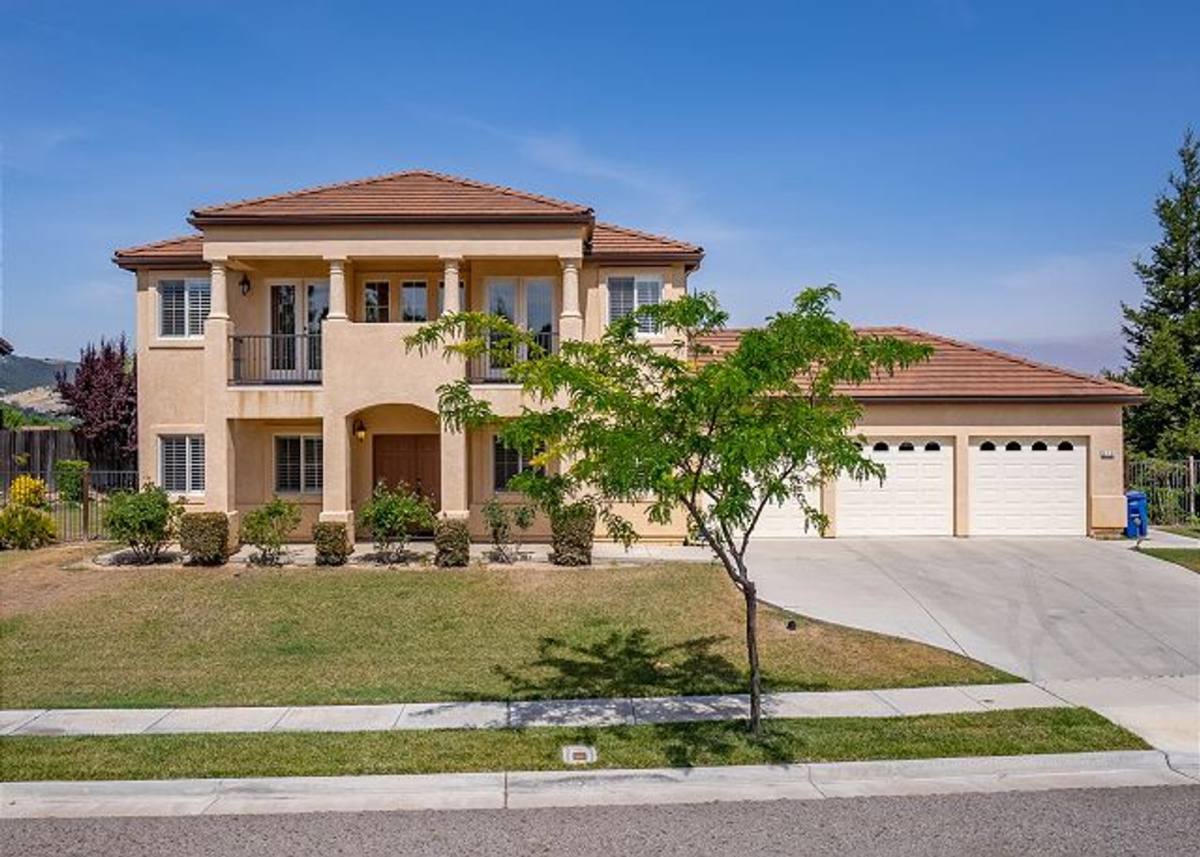 House for rent at 215 Via Magnolia, Paso Robles, CA 93446