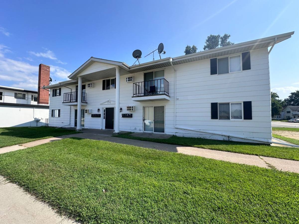 Apartment for rent at 118 W Prairie St, Shawano, WI 54166