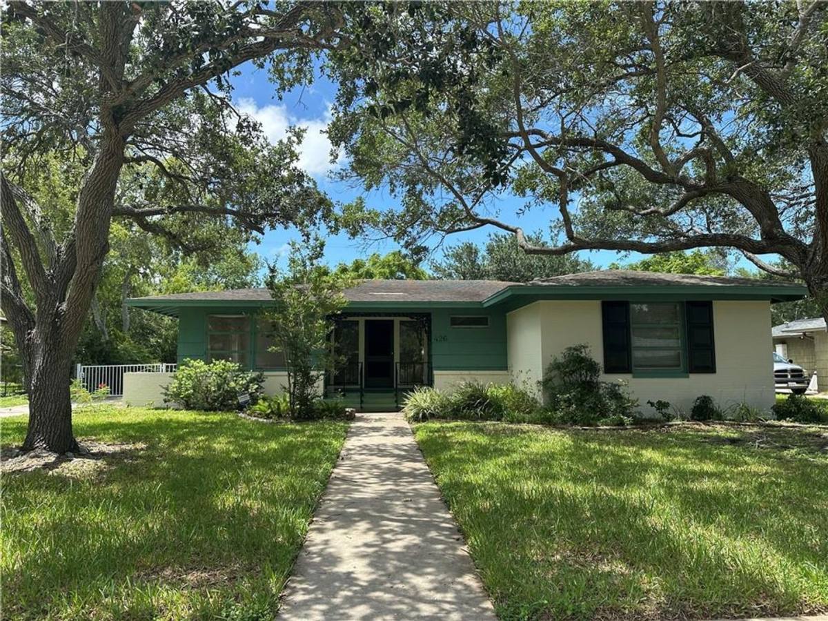 House for rent at 426 Pasadena Place, Corpus Christi, TX 78411