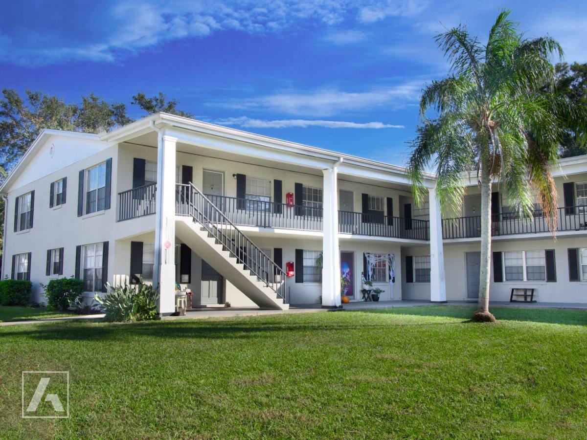 Apartment for rent at 916 W New York Ave, Deland, FL 32720