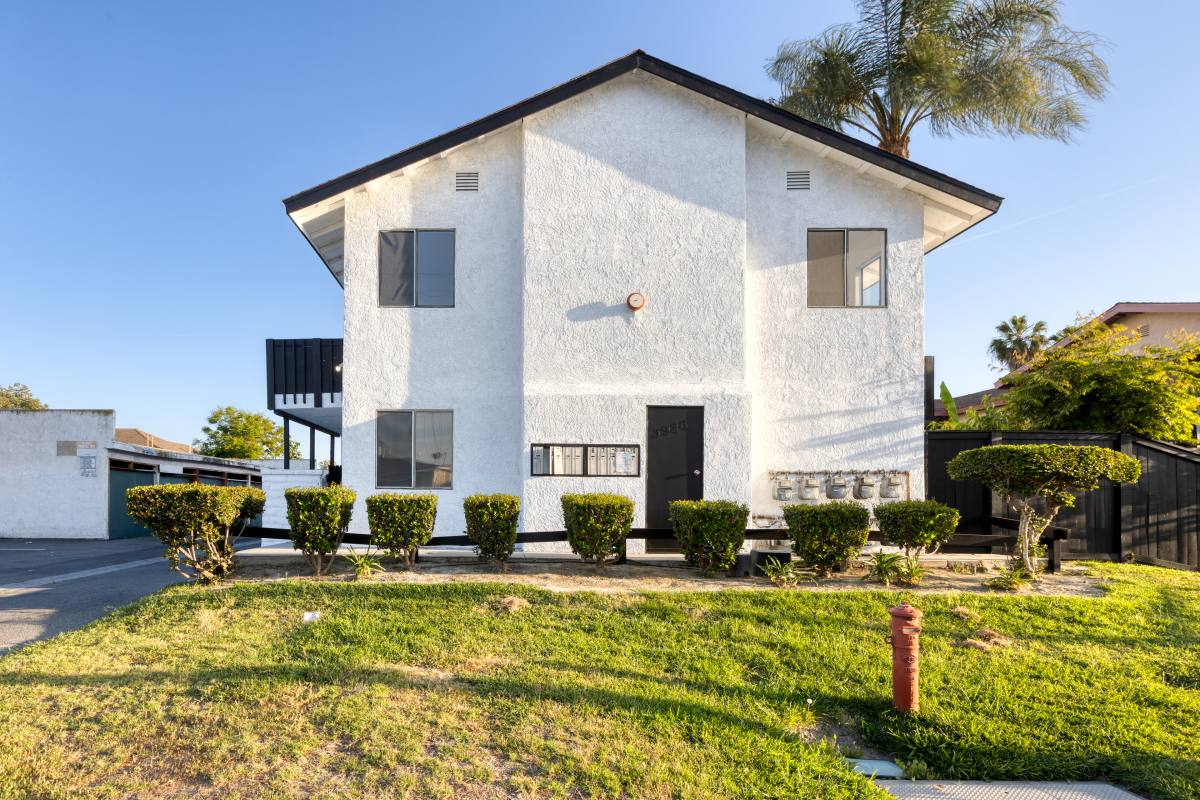 Apartment for rent at 3296 Franklin Ave, Fullerton, CA 92833