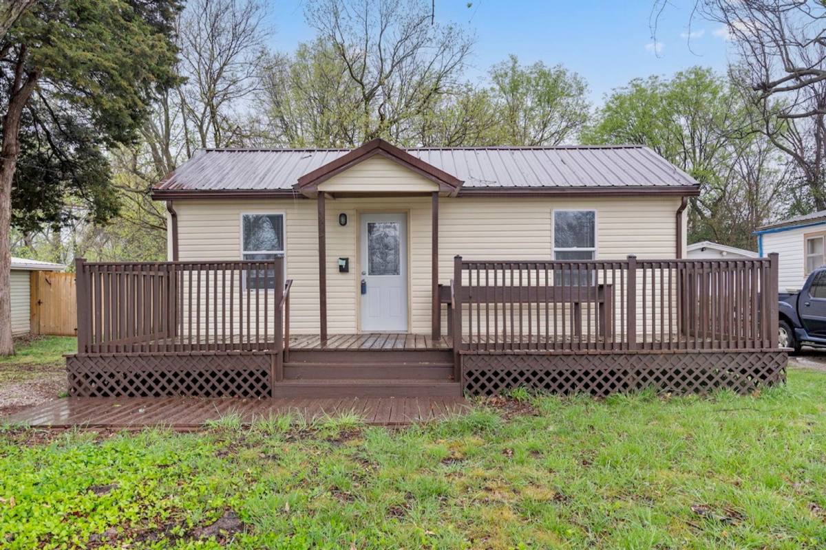 House for rent at 1953 W Thoman St, Springfield, MO 65803