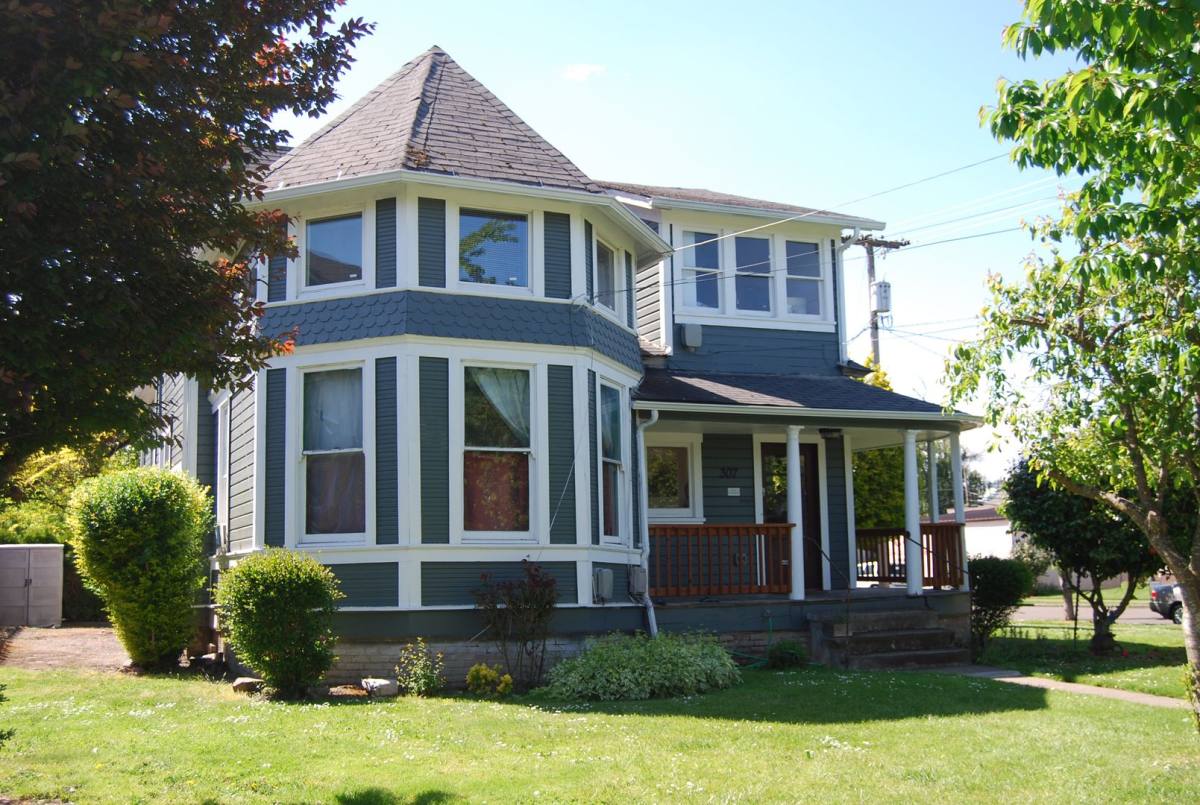 Apartment for rent at 307 SE Cowls St, McMinnville, OR 97128