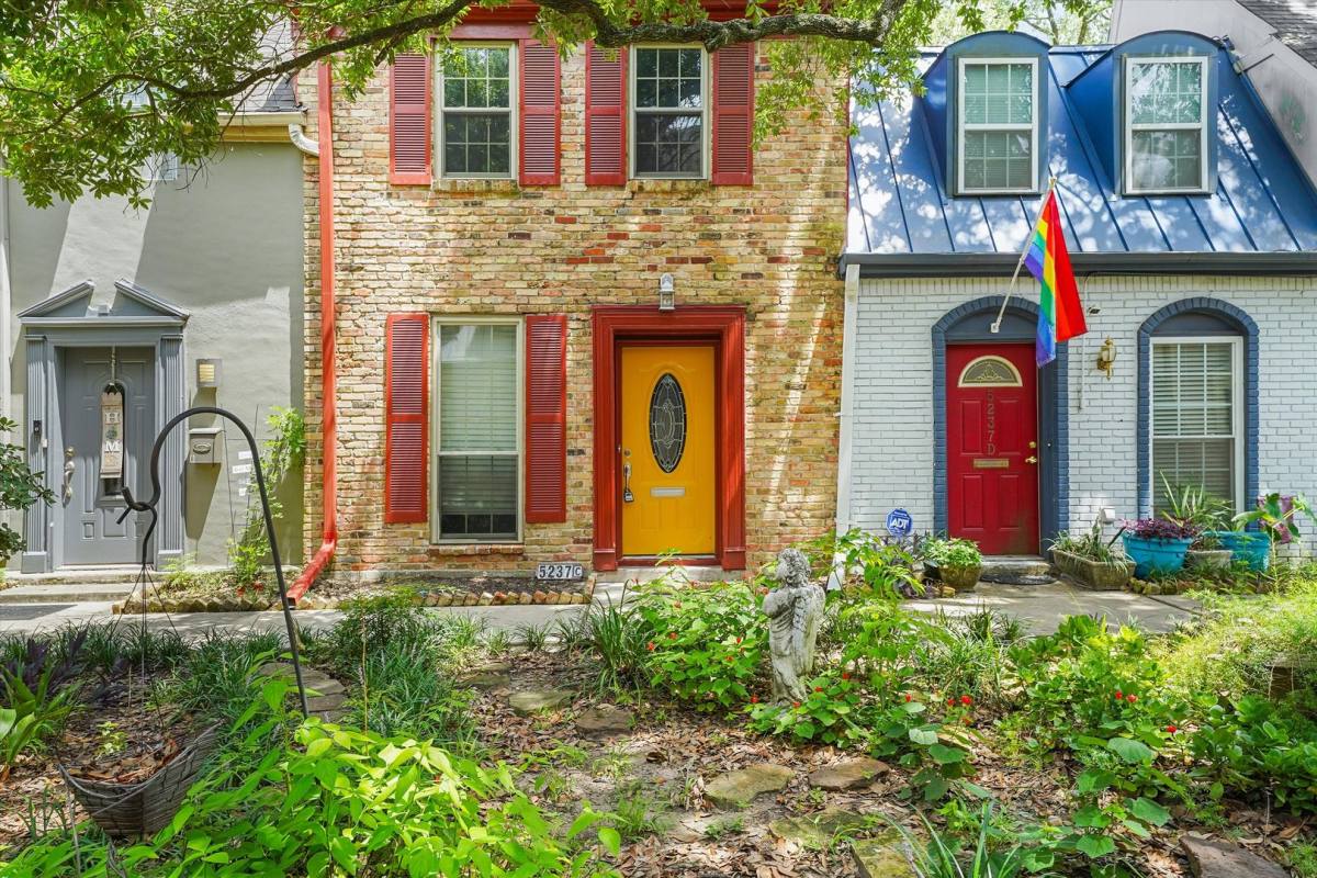 Townhouse for rent at 5237 Arboles Dr, Houston, TX 77035