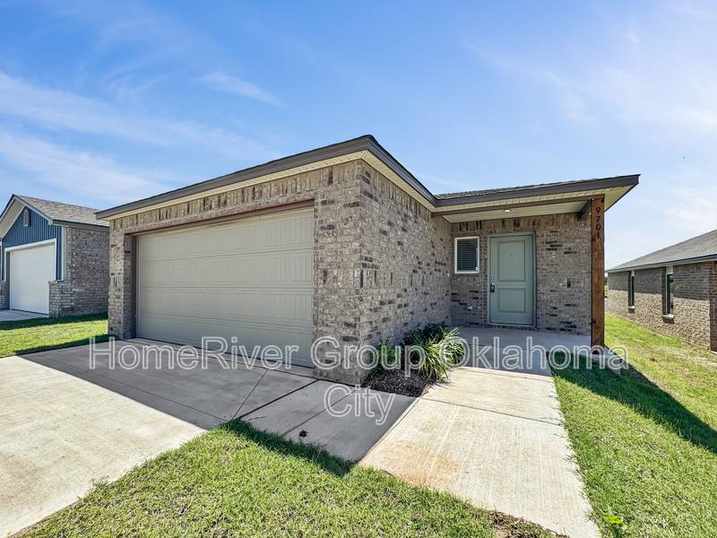 House for rent at 9701 Stallion Dr, Yukon, OK 73099
