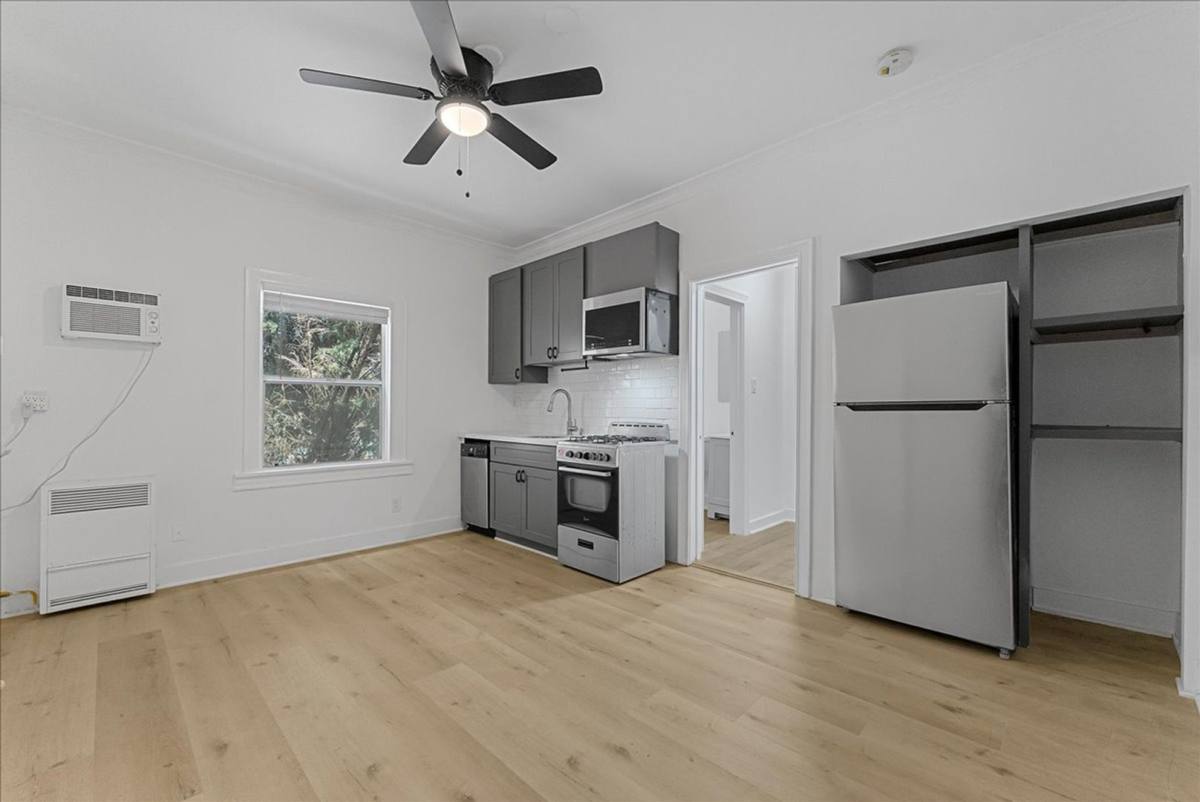 Apartment for rent at 406 S Coronado St, Los Angeles, CA 90057