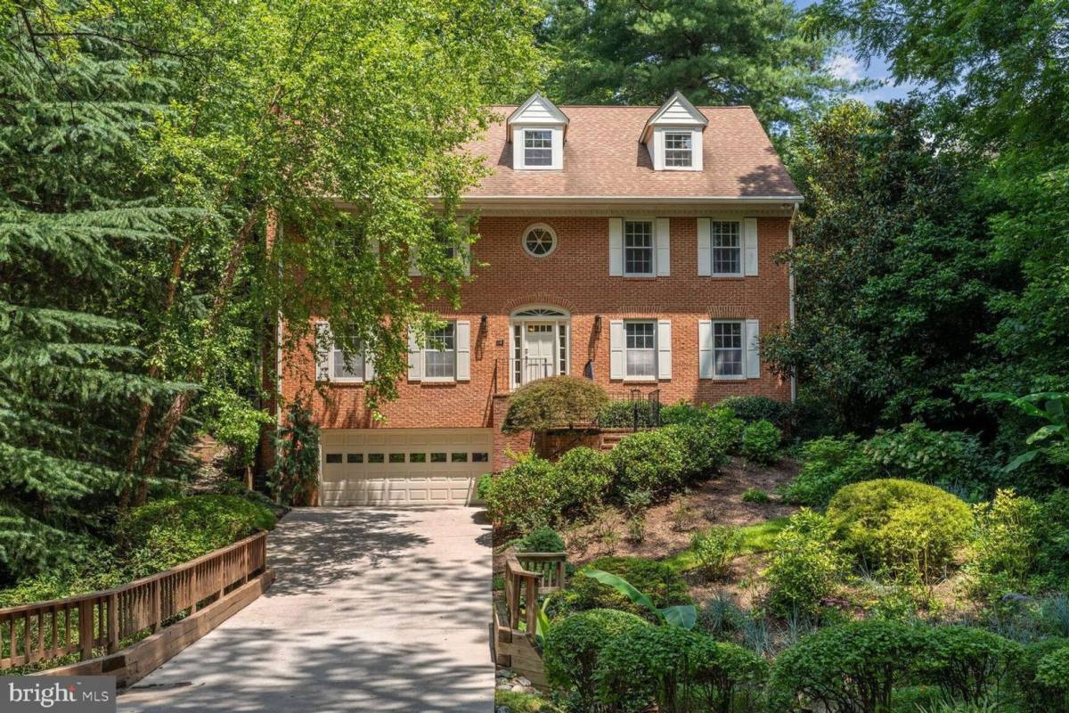 House for rent at 6207 Winnebago Rd, Bethesda, MD 20816