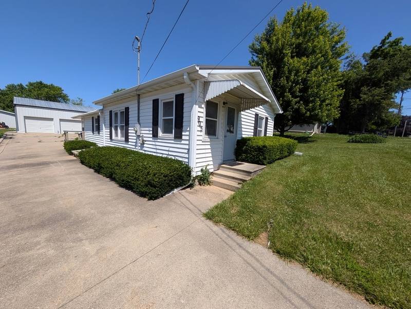 House for rent at 905 E 8th St S, Newton, IA 50208