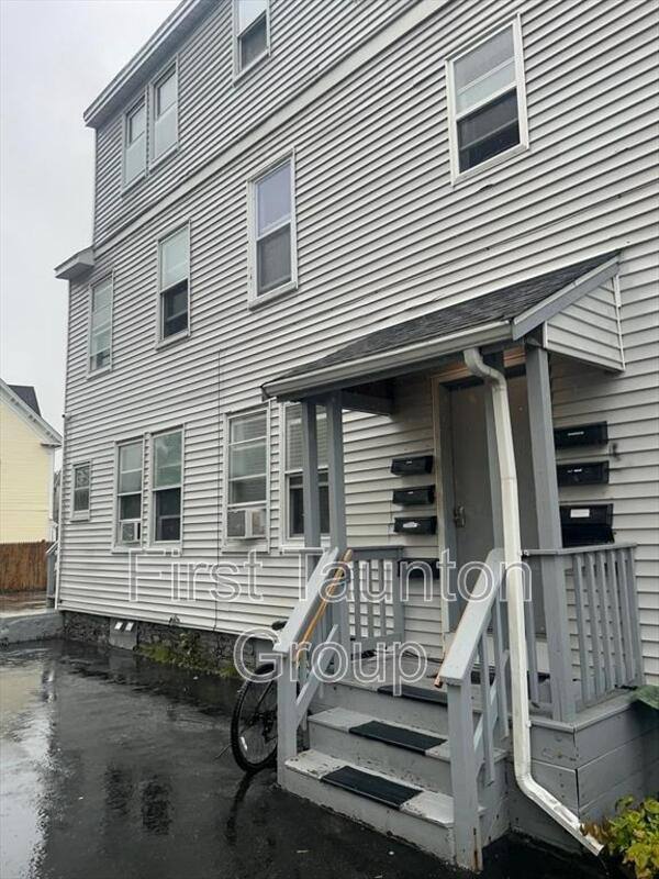 Apartment for rent at 9 Cedar St #2 Right, Taunton, MA 02780
