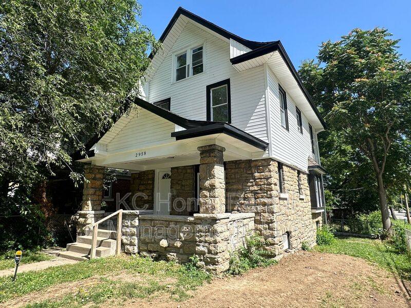 House for rent at 2958 Lockridge Ave, Kansas City, MO 64128