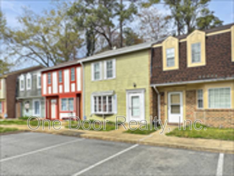 Townhouse for rent at 1079 Old Denbigh Blvd, Newport News, VA 23602