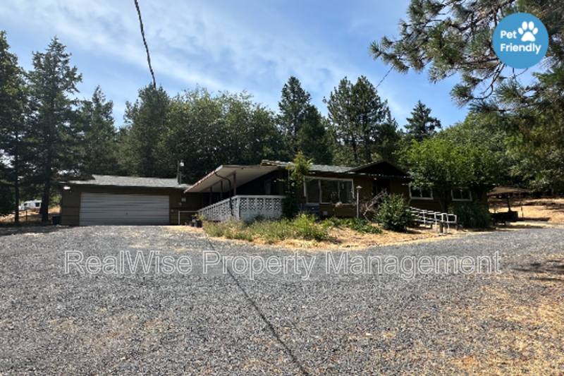 House for rent at 321 Larkin Rd, Grants Pass, OR 97527