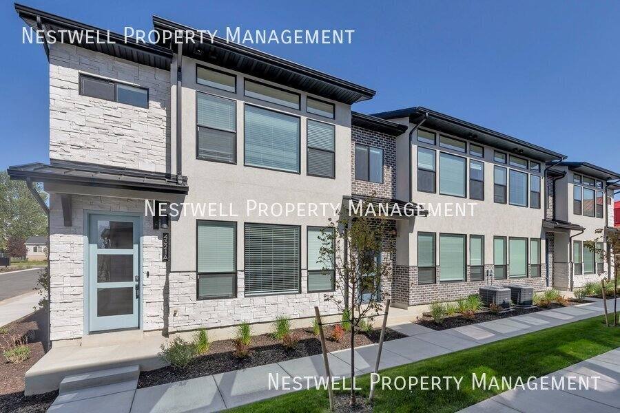 Townhouse for rent at 4321 W 5430 S #D, Roy, UT 84067