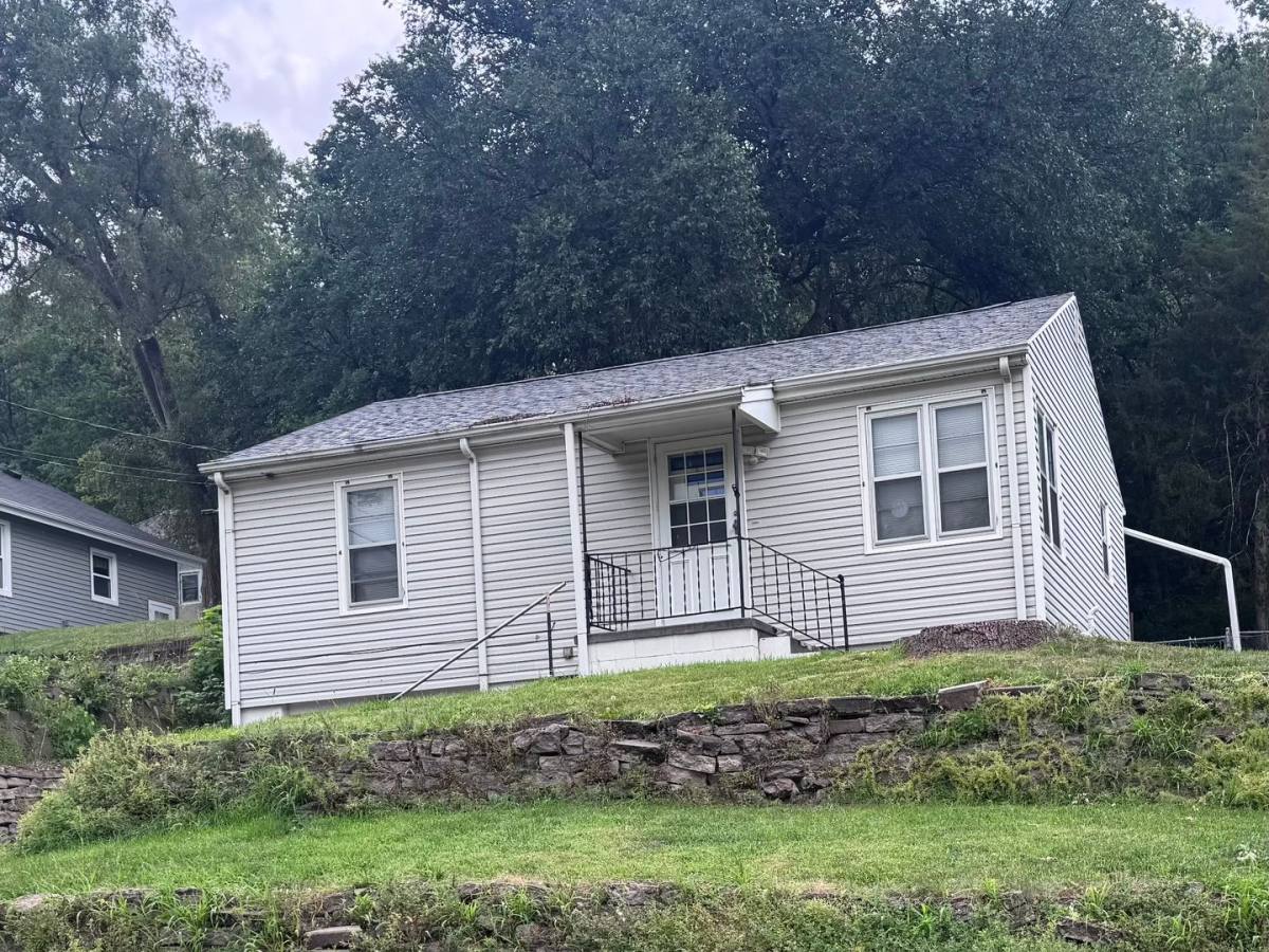 House for rent at 1207 High St, Council Bluffs, IA 51503