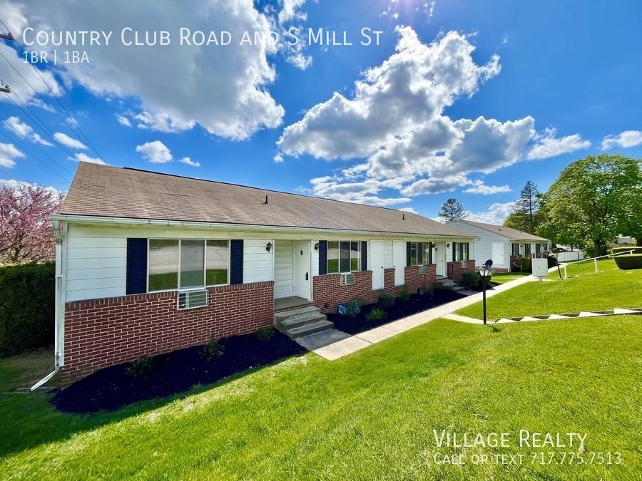813 Country Club Rd #6, Red Lion, PA 17356