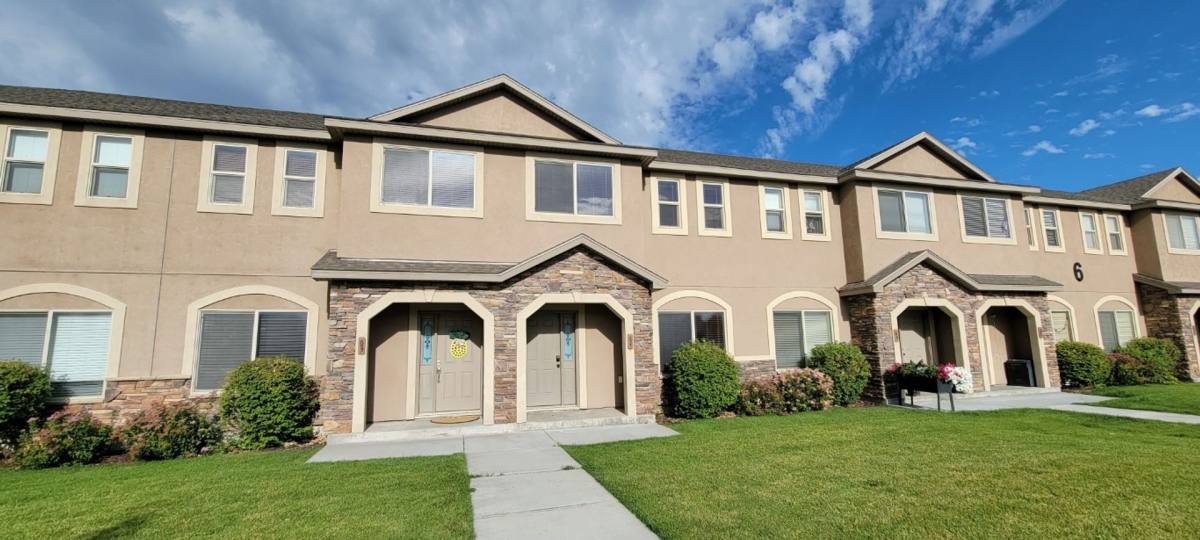 Townhouse for rent at 565 Pioneer Rd, Rexburg, ID 83440