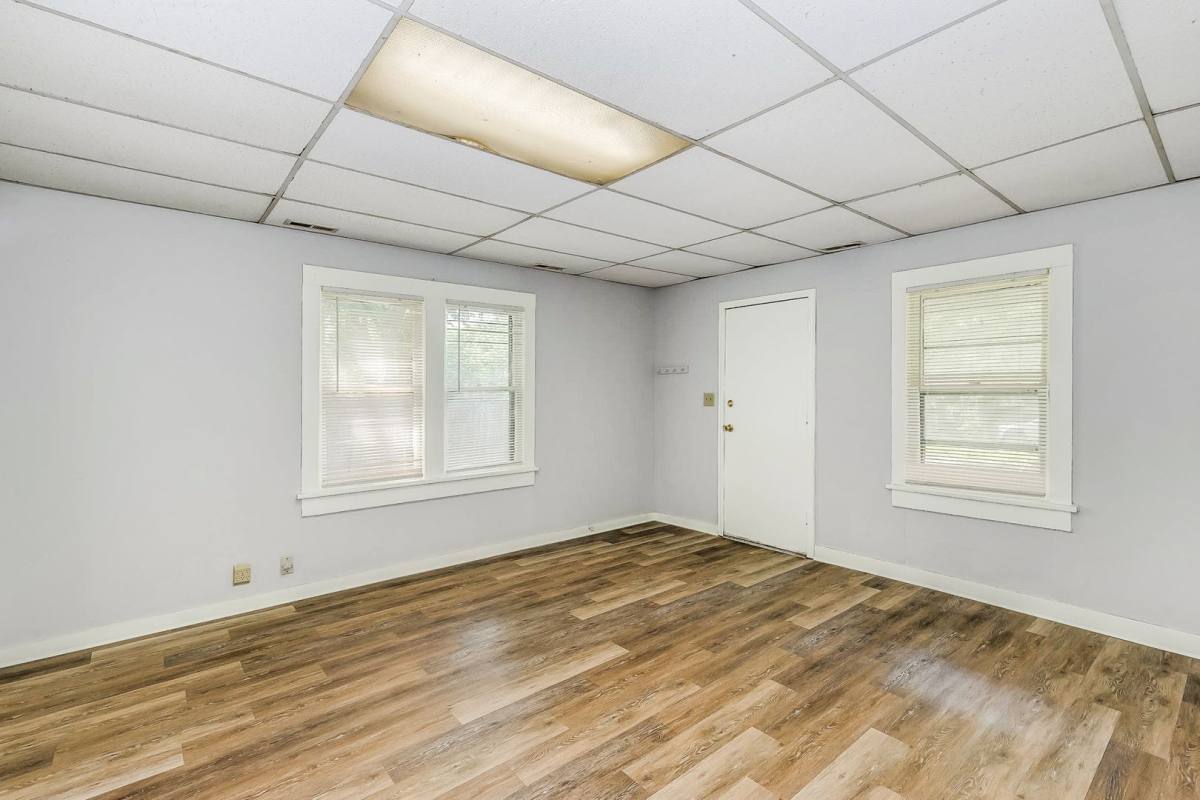 2615 W 2nd St, Wichita, KS 67203