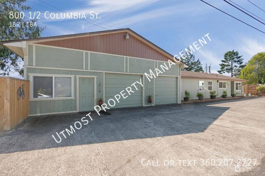 Apartment for rent at 800 1 2 Columbia St, Cathlamet, WA 98612