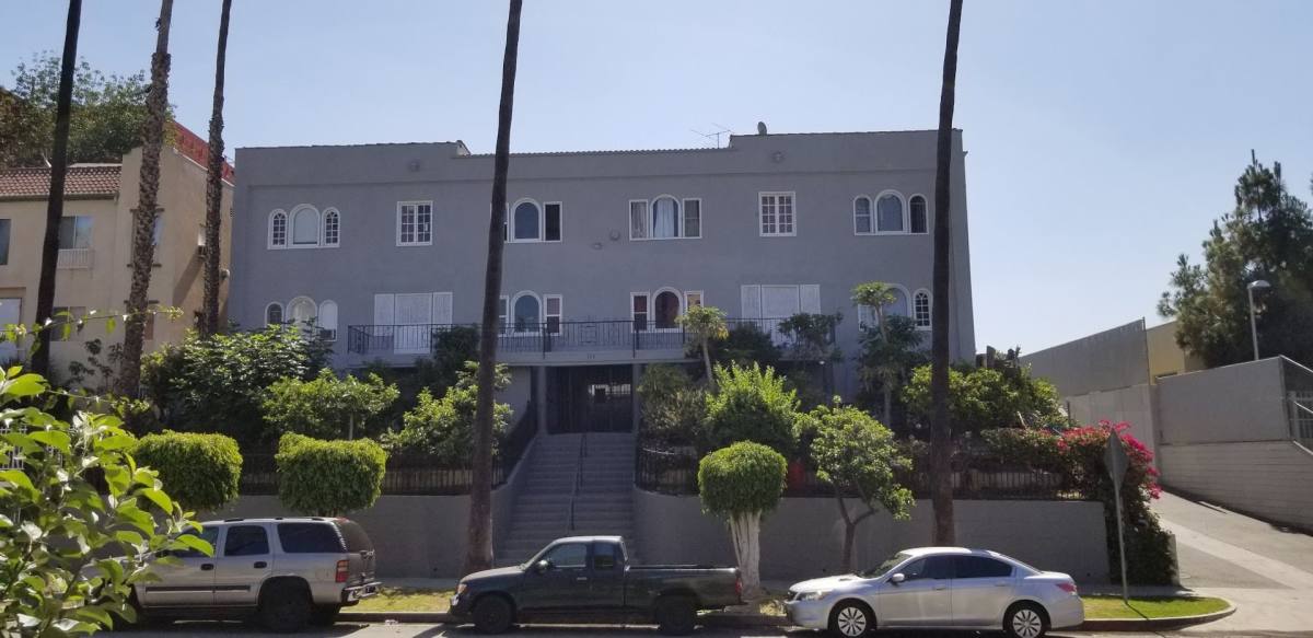 Apartment for rent at 136 N New Hampshire Ave, Los Angeles, CA 90004