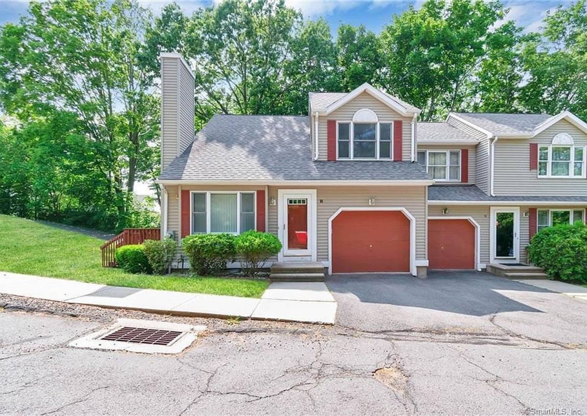 49 Woodland St, Manchester, CT 06042
