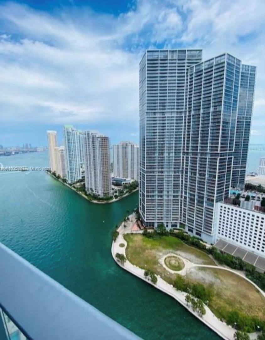 Apartment for rent at 200 Biscayne Blvd Way, Miami, FL 33130
