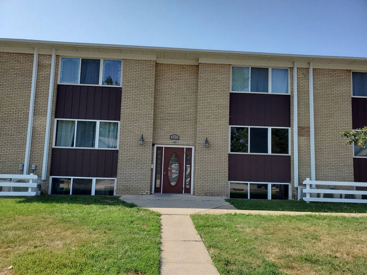 Apartment for rent at 101 18th Ave N, Clinton, IA 52732
