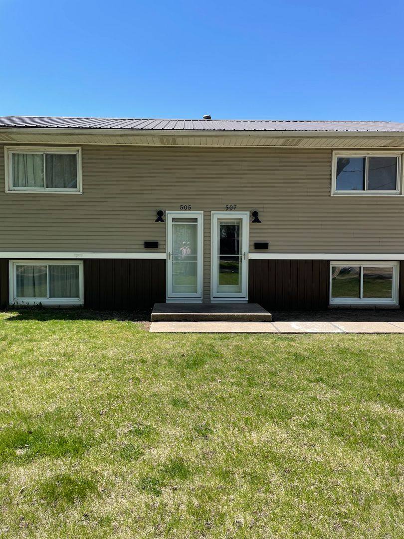 Townhouse for rent at 507 7th Ave, Camanche, IA 52730