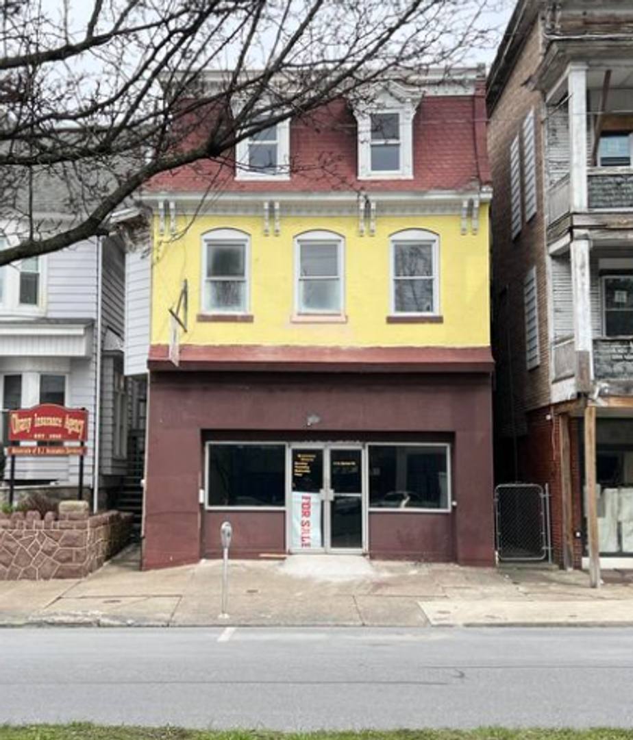 Apartment for rent at 11 S Market St, Shamokin, PA 17872