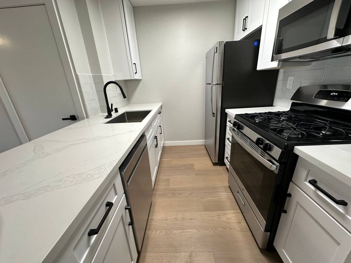 Apartment for rent at 1400 Venice Blvd, Venice, CA 90291