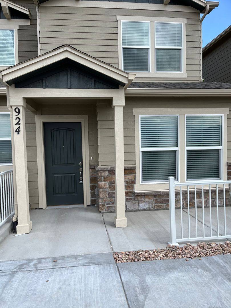 Townhouse for rent at 924 Petra Heights, Colorado Springs, CO 80916