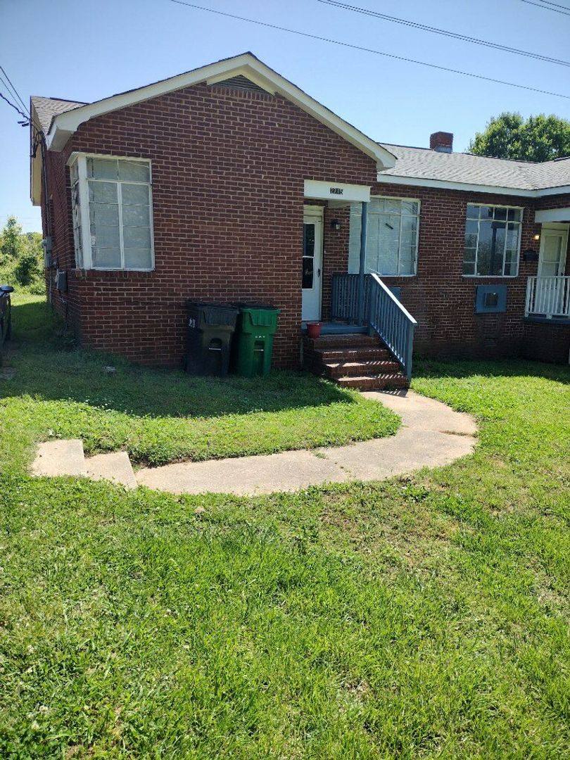 House for rent at 2715 Watson Dr, Charlotte, NC 28208