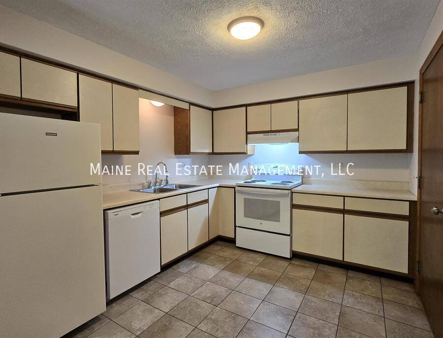 Apartment for rent at 8 Hartley St, Lewiston, ME 04240
