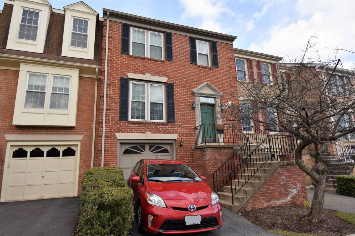 Townhouse for rent at 11131 Cedarwood Dr, Rockville, MD 20852