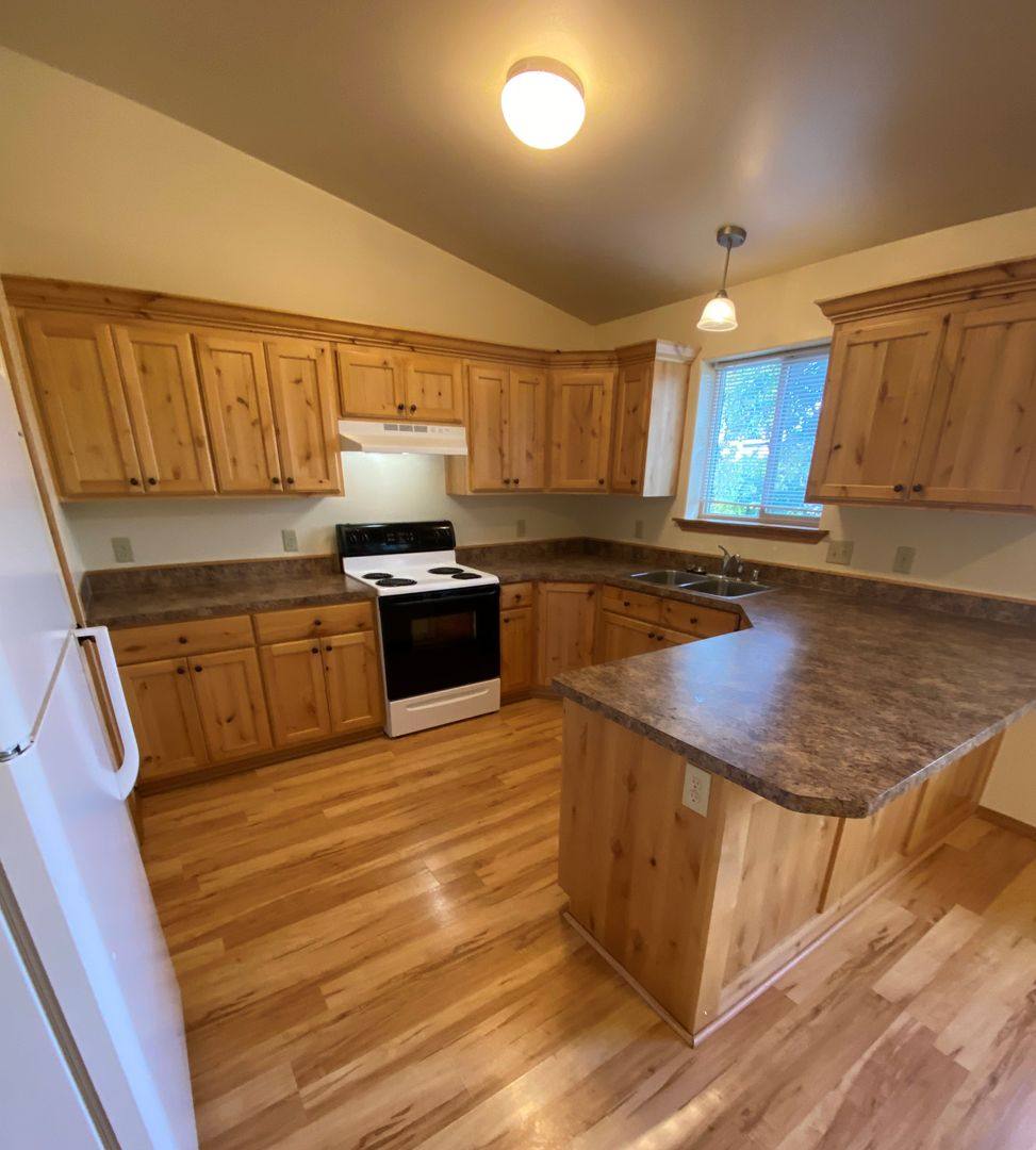 817 W 3rd St, Laurel, MT 59044
