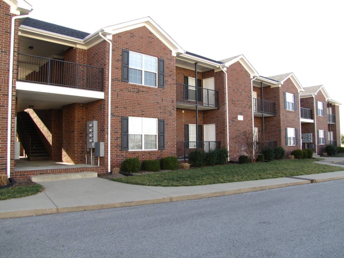 Apartment for rent at 1260 Kenilwood Way, Bowling Green, KY 42104