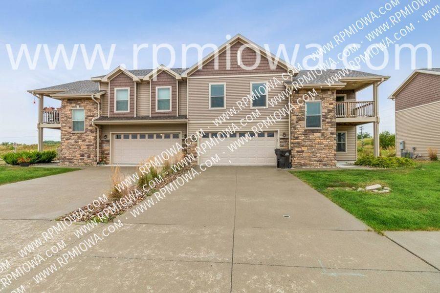 Townhouse for rent at 1104 Cheyenne Dr, Nevada, IA 50201