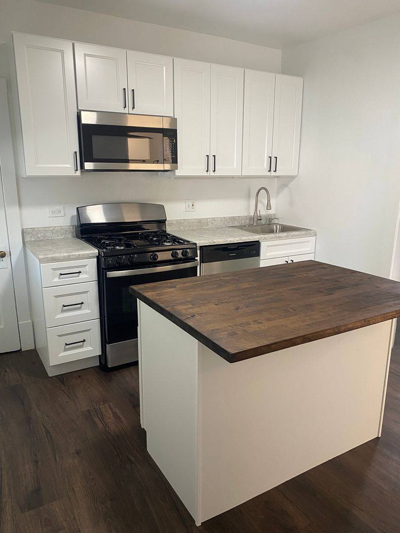 Apartment for rent at 5701 N Keystone, Chicago, IL 60646
