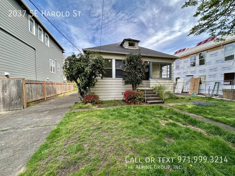 House for rent at 2037 SE Harold St, Portland, OR 97202