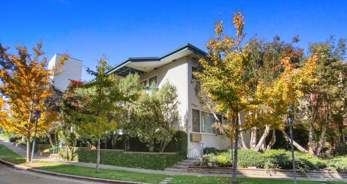 Apartment for rent at 1975 Beverly Glen Blvd, Los Angeles, CA 90025
