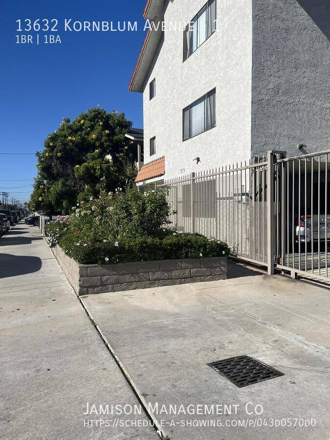 Apartment for rent at 13632 Kornblum Ave #1, Hawthorne, CA 90250