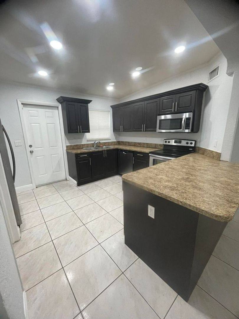 House for rent at 521 Brown Rd, Lake Worth, FL 33462