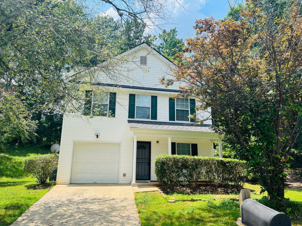 House for rent at 690 Escalade Dr, Atlanta, GA 30349