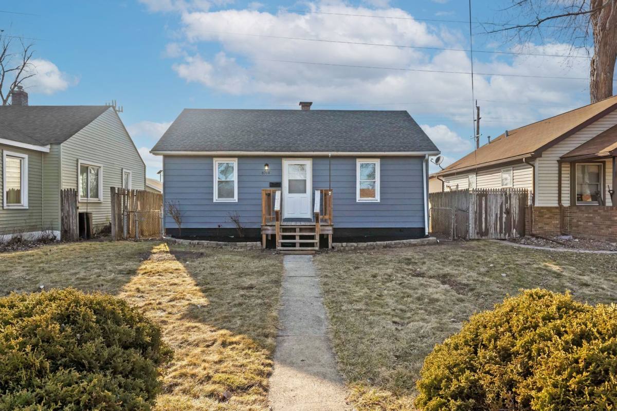 House for rent at 8314 Gordon Dr, Highland, IN 46322