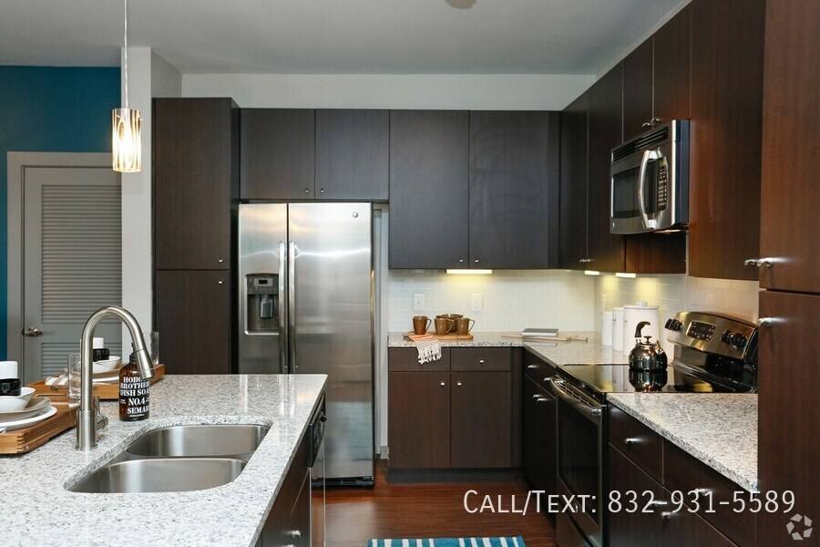 Apartment for rent at 5700 Green Tree Rd #AAT2, Houston, TX 77056