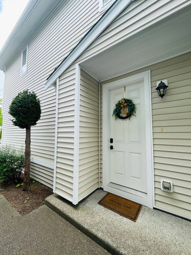 Townhouse for rent at 2639 Erwin Ave, Dupont, WA 98327