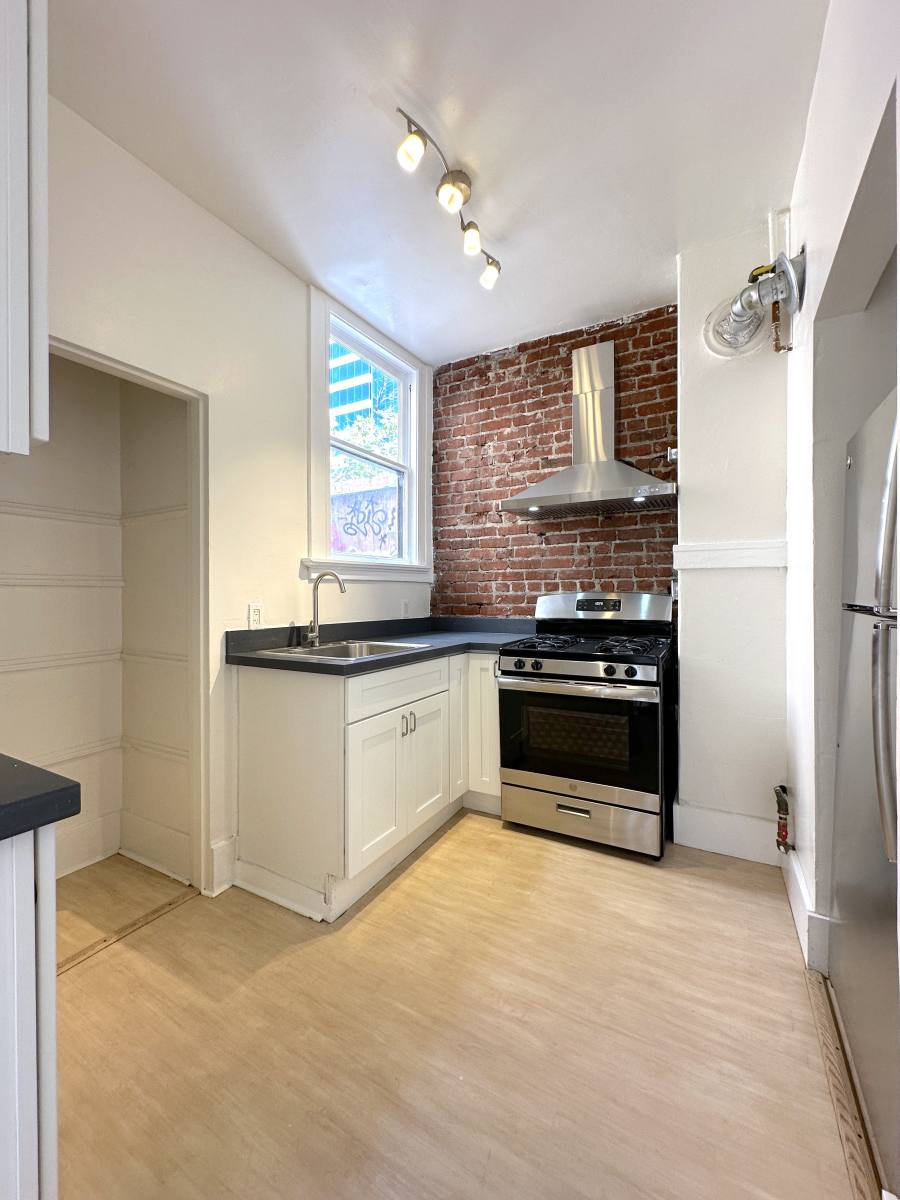 Apartment for rent at 1006 Jefferson St #F, Oakland, CA 94607