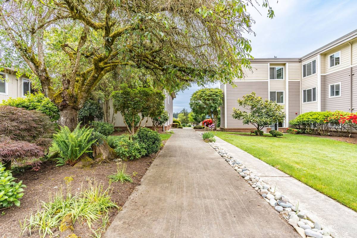 Apartment for rent at 15750 NE 15th St, Bellevue, WA 98008