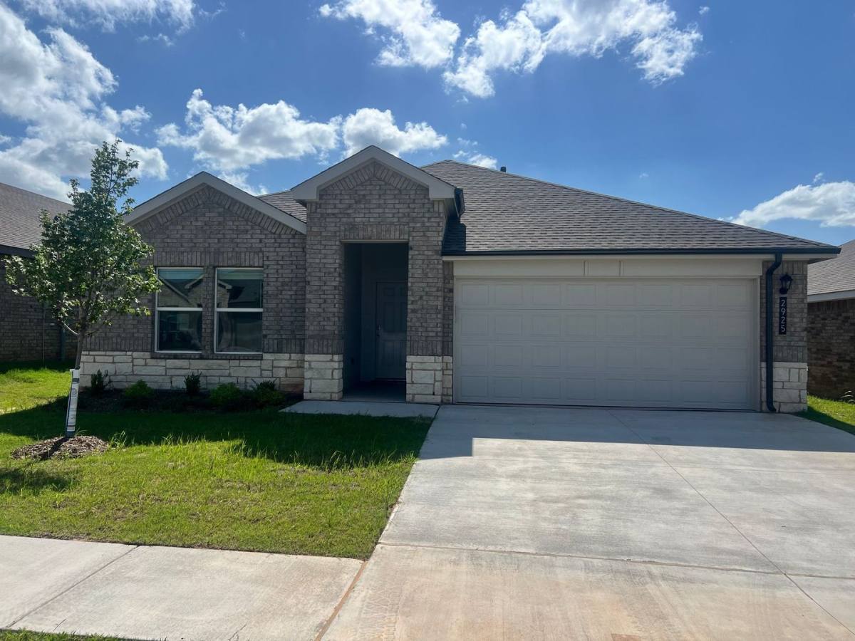 House for rent at 2925 Firefly Dr, Yukon, OK 73099