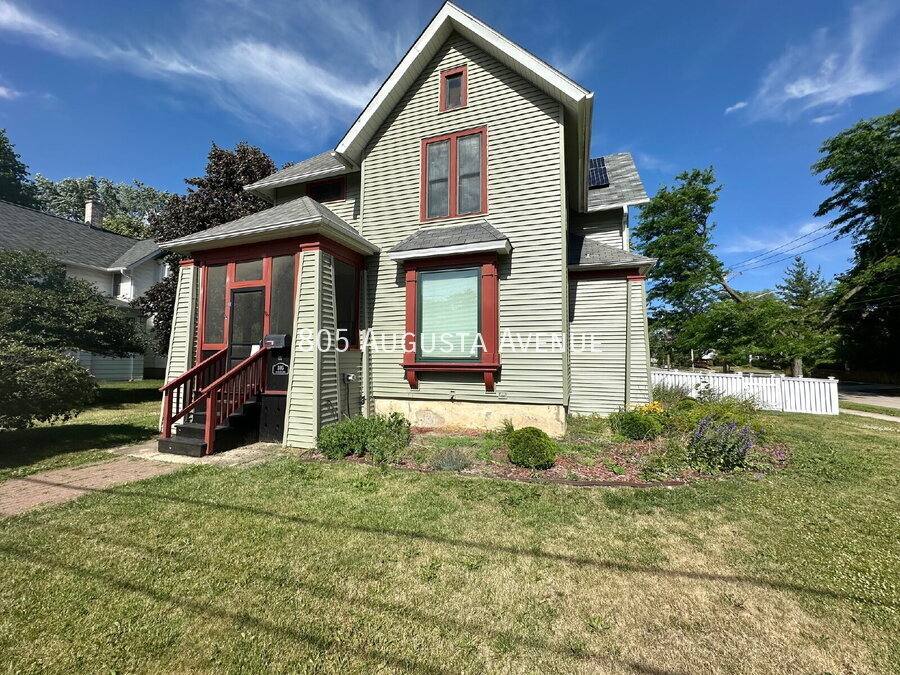 House for rent at 805 Augusta Ave, Elgin, IL 60120